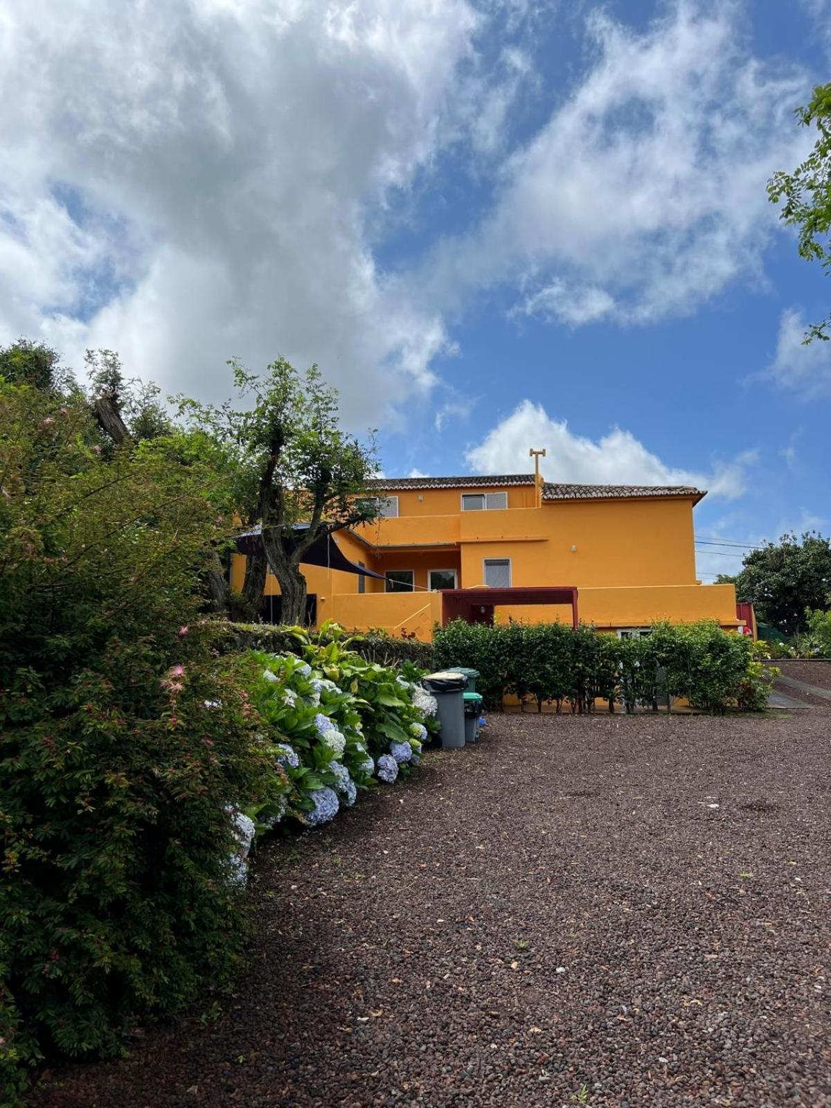 A Casa Amarela Holiday home Capelas