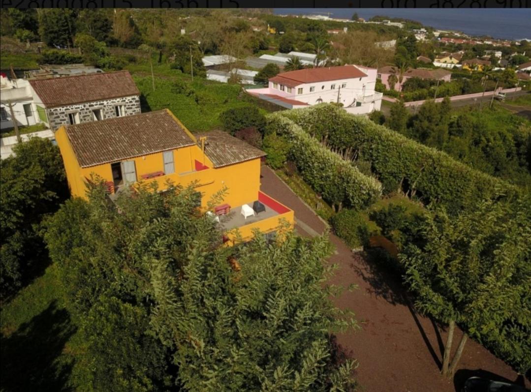 Holiday home A Casa Amarela Capelas